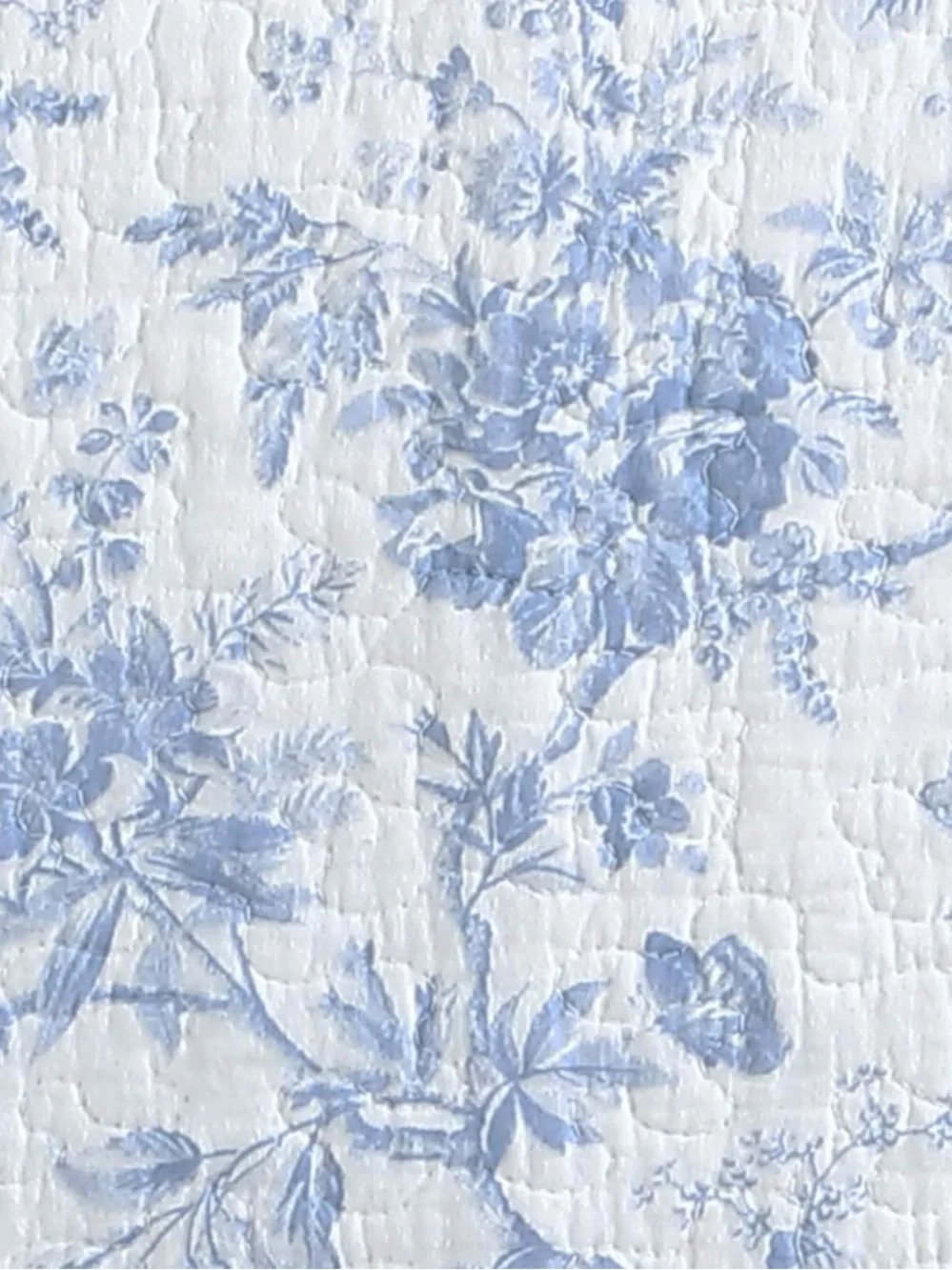 Laura Ashley - King Quilt Set, Soft & Reversible (Excellent Condition)